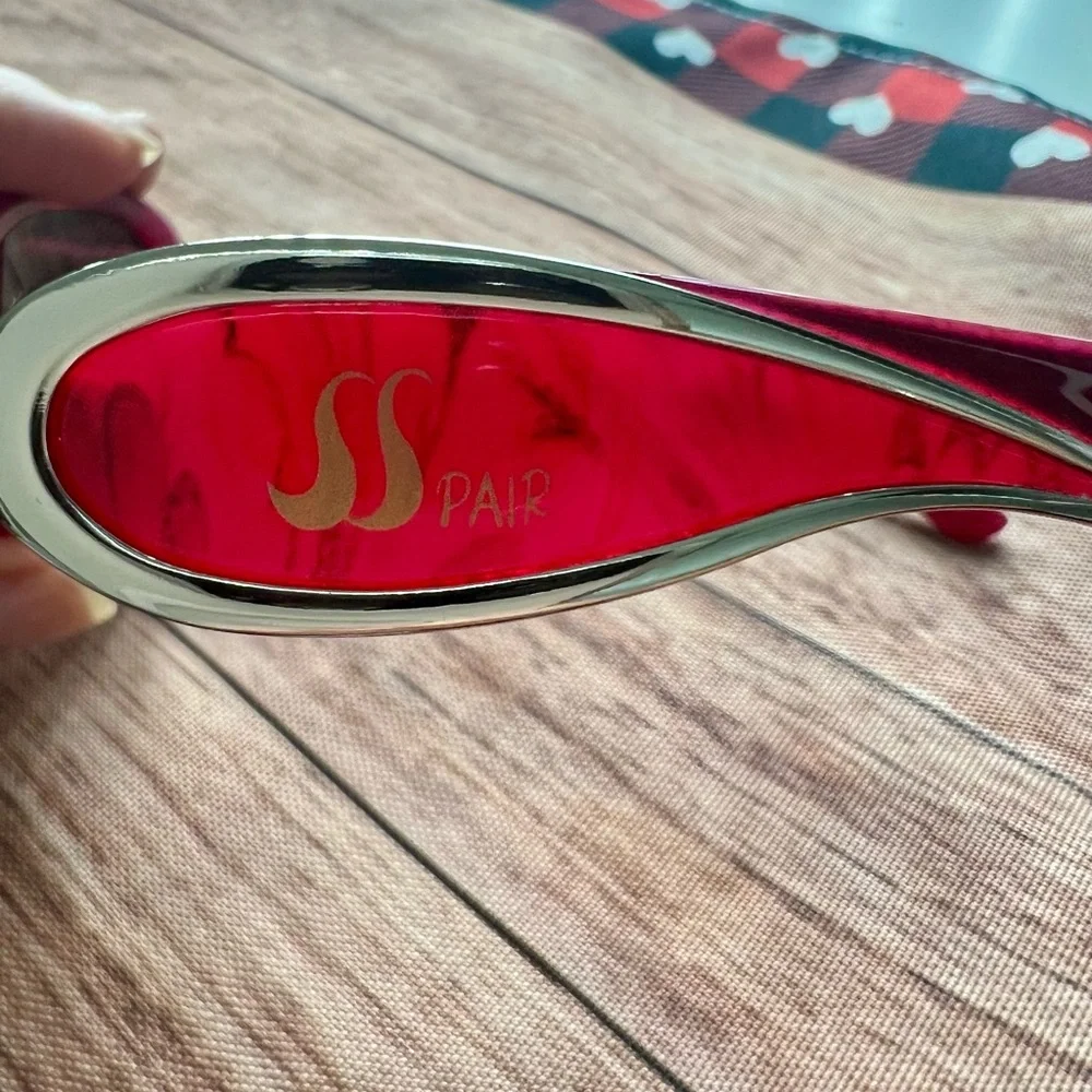 Chic Burgundy Sunglasses - Picture 3 of 4